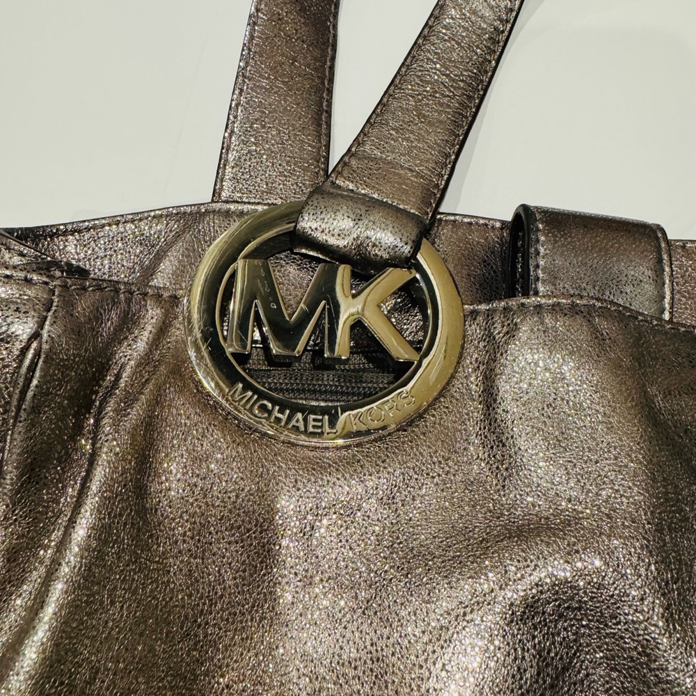 Vintage Michael Kors Fulton metallic silver bag in excellent used condition. - Picture 4 of 8